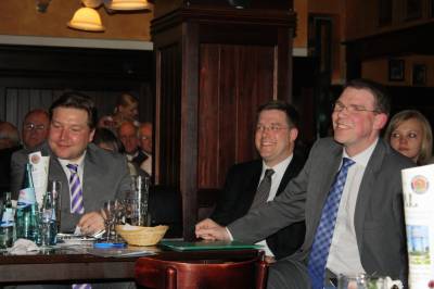 Gastredner Florian Graf, der Vorsitzende der CDU-Fraktion im Abgeordnetenhaus von Berlin (rechts im Bild) zusammen mit Sebastian Pieper, Vorsitzender des Ortsverbandes Dorotheenstadt und dem Abgeordnten Sven Rissmann, Vorsitzender der CDU Wedding.