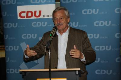 Volker Liepelt begrt die Gste.