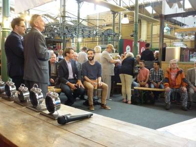 Gut besucht war die diesjhrige Verleihung des Moabiter Weckers mitten in der Arminius-Markthalle. Die Preistrger sehen Sie auf den folgenden Bildern.